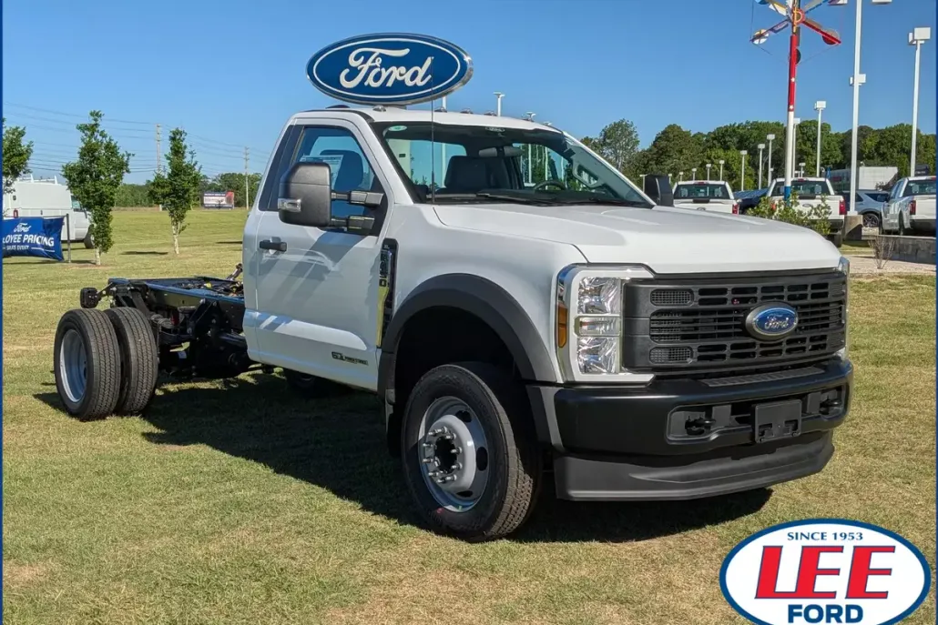 2025 Ford F-450 photo 1