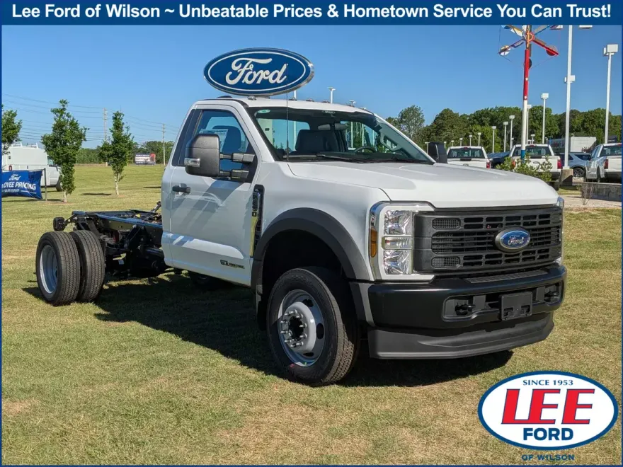 2025 Ford F-450 photo 1