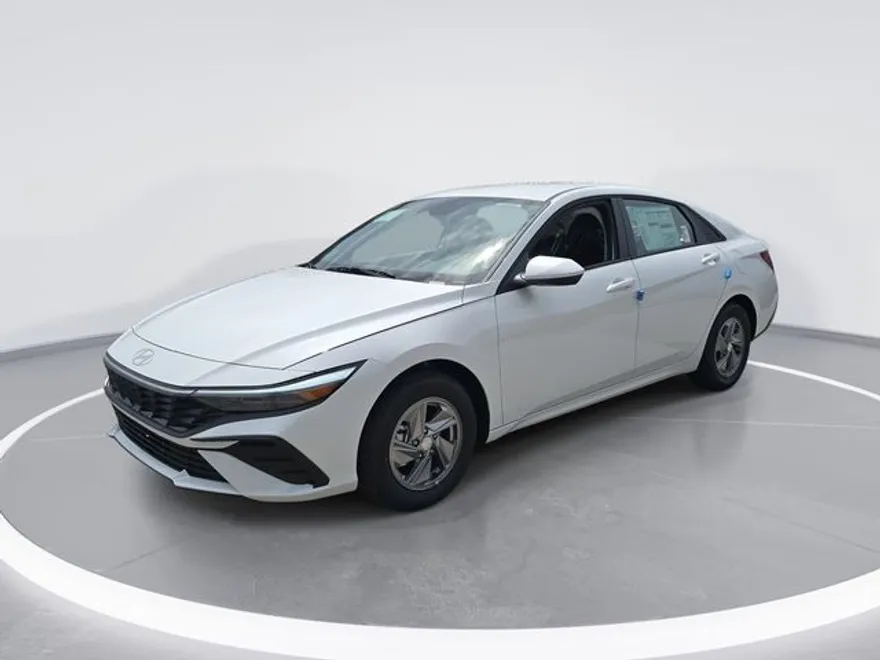 2025 Hyundai Elantra SE photo 1
