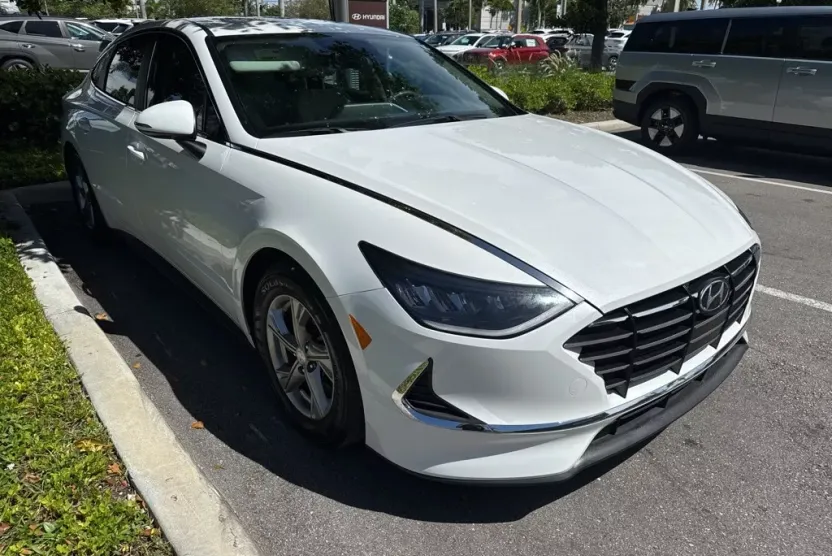 2023 Hyundai Sonata SE photo 1