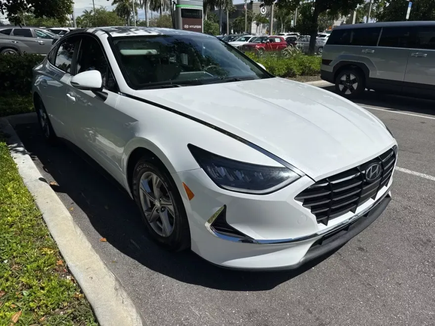 2023 Hyundai Sonata SE photo 1