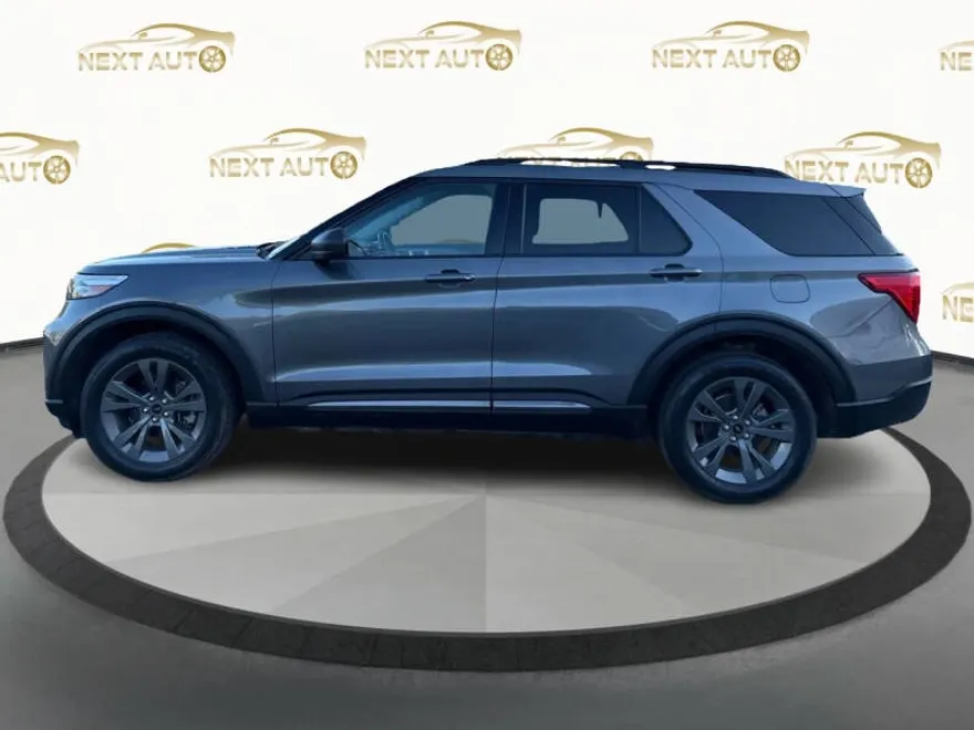 2021 Ford Explorer XLT photo 1