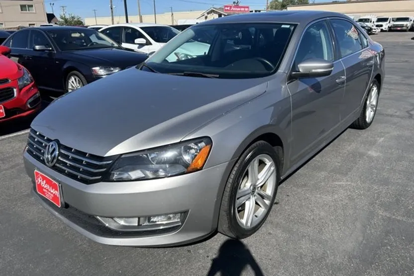 2014 Volkswagen Passat SEL Premium photo 1