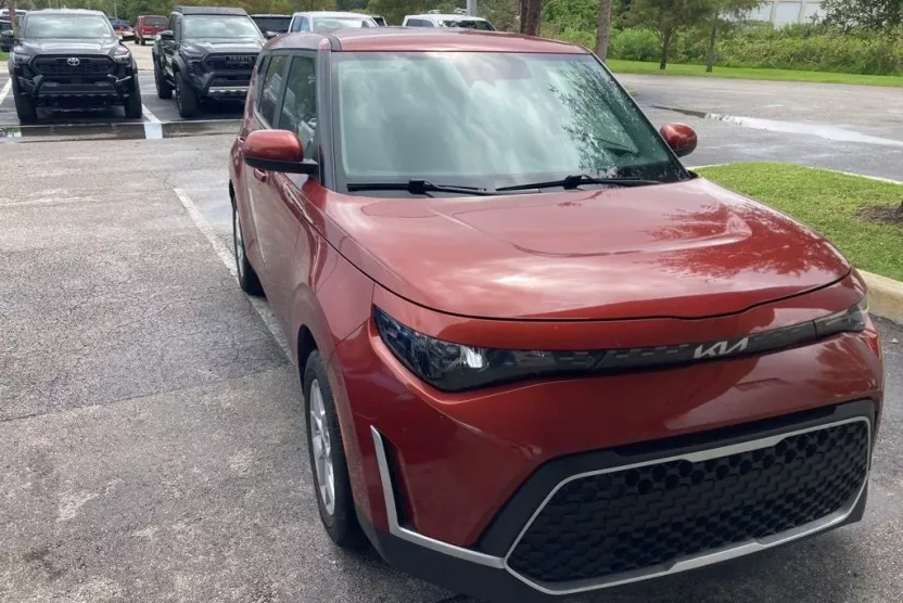 2023 Kia Soul LX photo 1