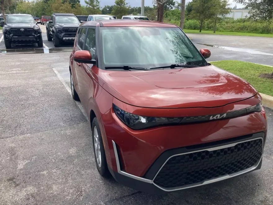 2023 Kia Soul LX photo 1