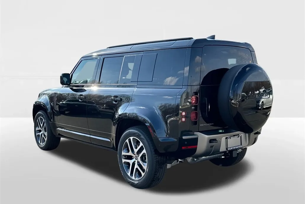 2025 Land Rover Defender 110 X-Dynamic SE photo 1
