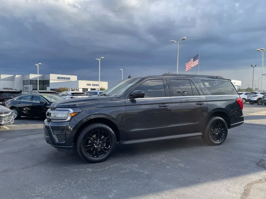 2024 Ford Expedition MAX XLT photo 1
