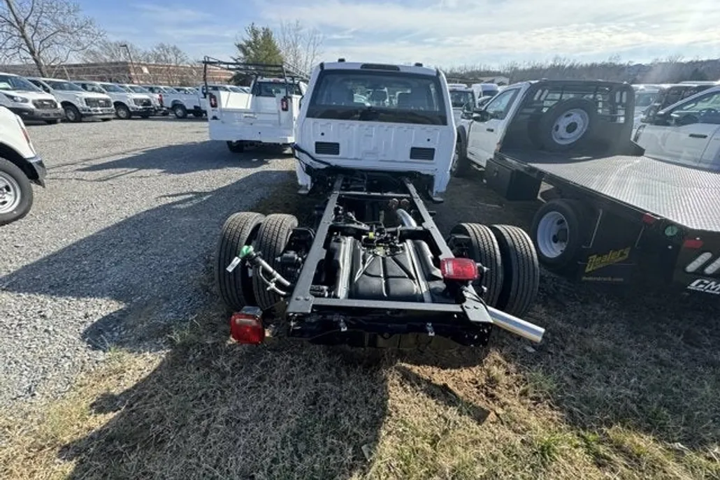 2025 Ford F-450 photo 1