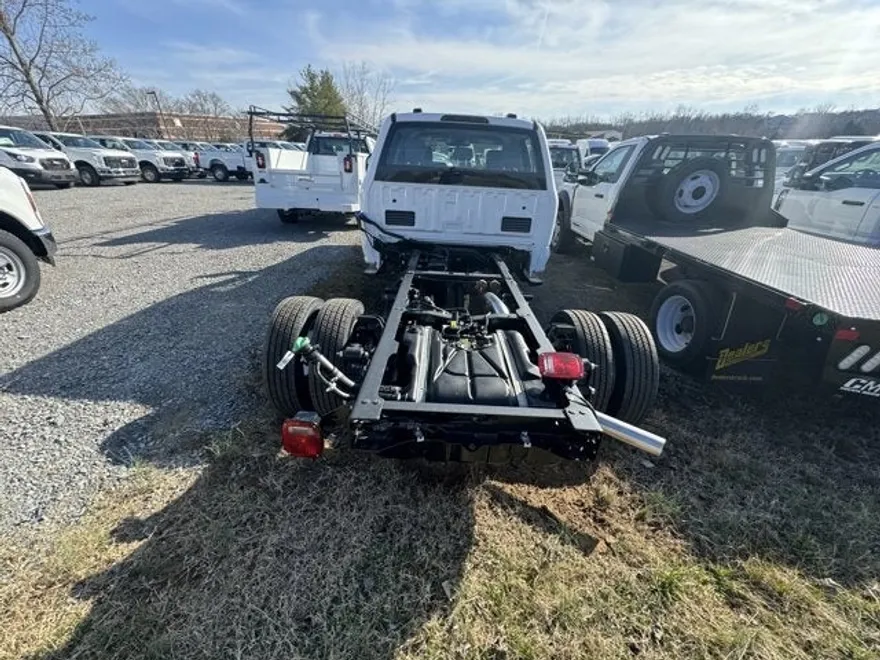 2025 Ford F-450 photo 1