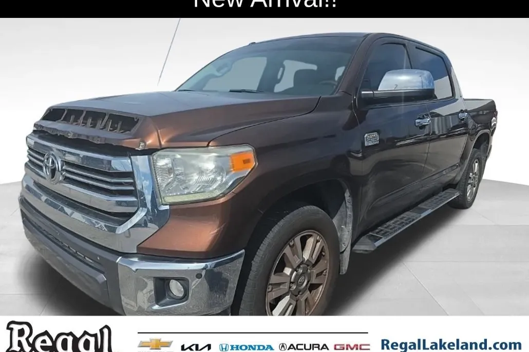 2017 Toyota Tundra CrewMax photo 1
