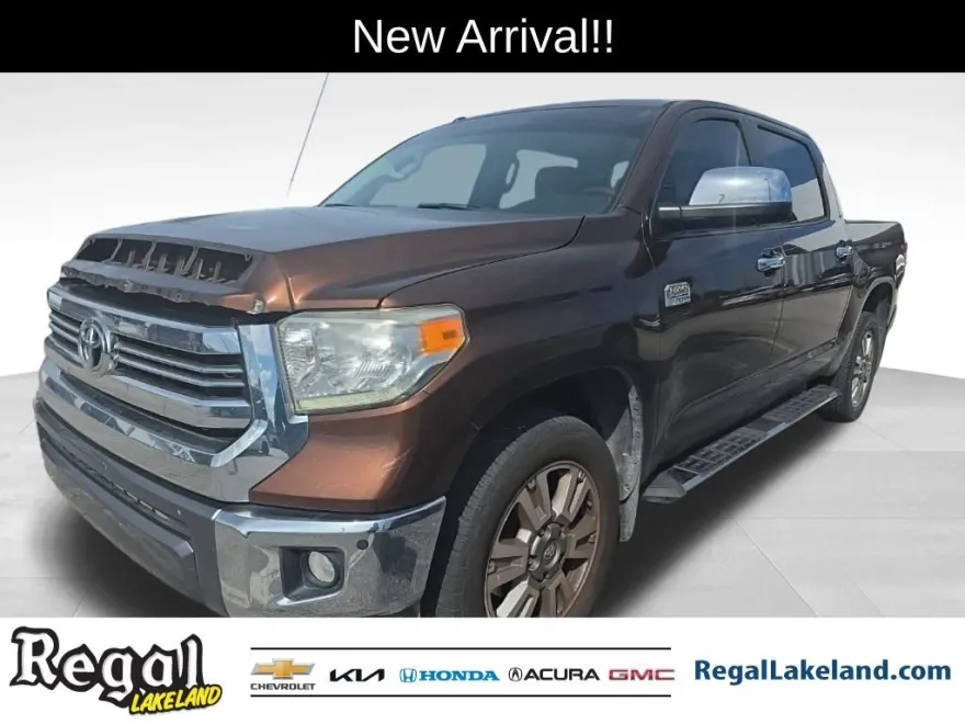 2017 Toyota Tundra CrewMax photo 1