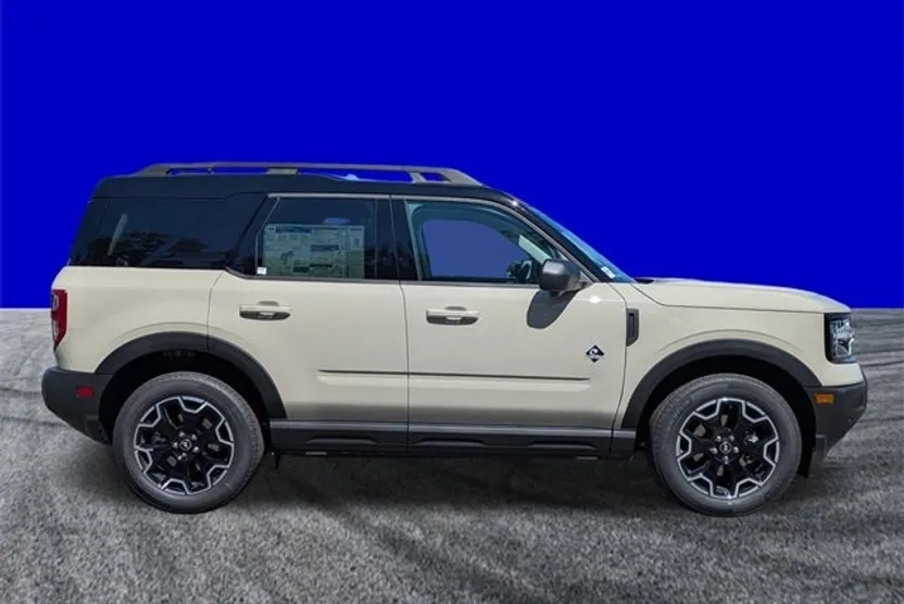2025 Ford Bronco Sport Outer Banks photo 1