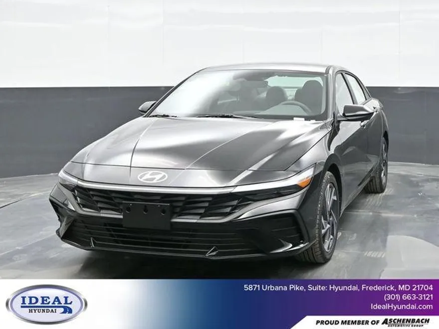 2025 Hyundai Elantra SEL Sport photo 1