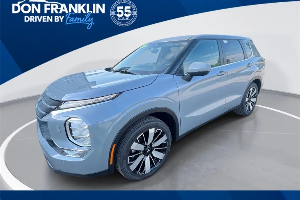 2025 Mitsubishi Outlander SE photo 1