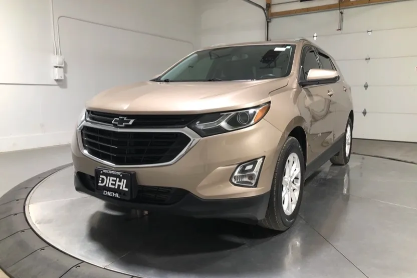 2018 Chevrolet Equinox LT photo 1