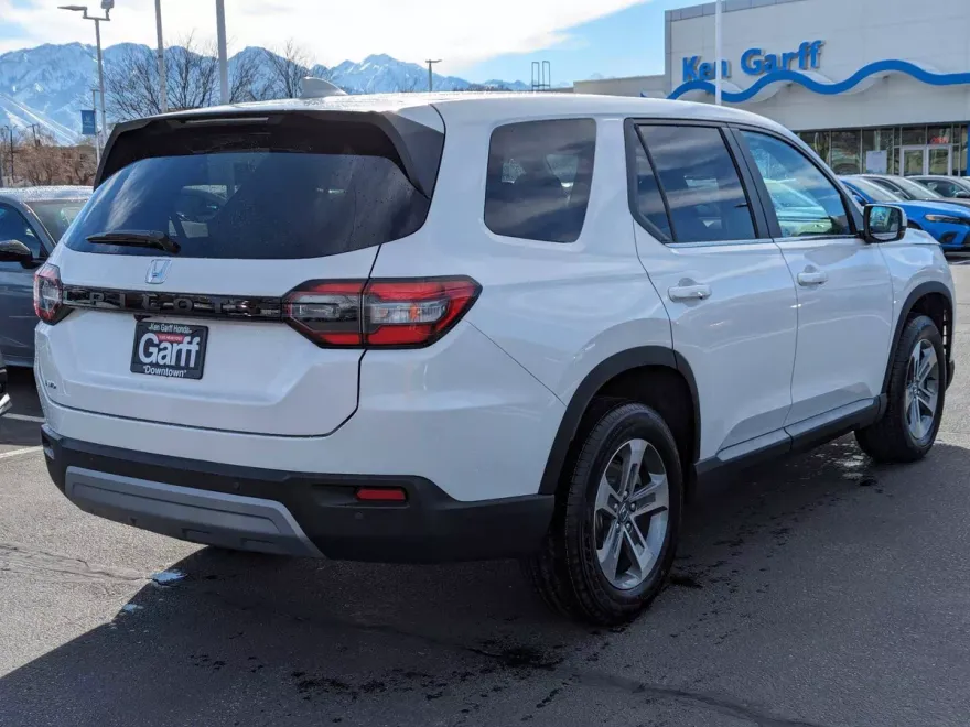 2025 Honda Pilot EX-L photo 1
