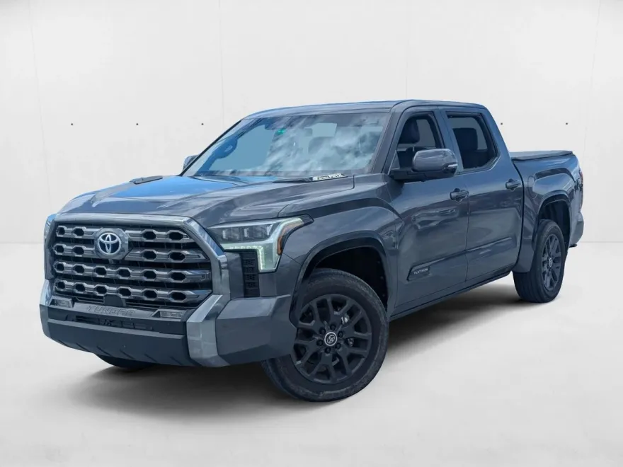 2024 Toyota Tundra Platinum CrewMax photo 1