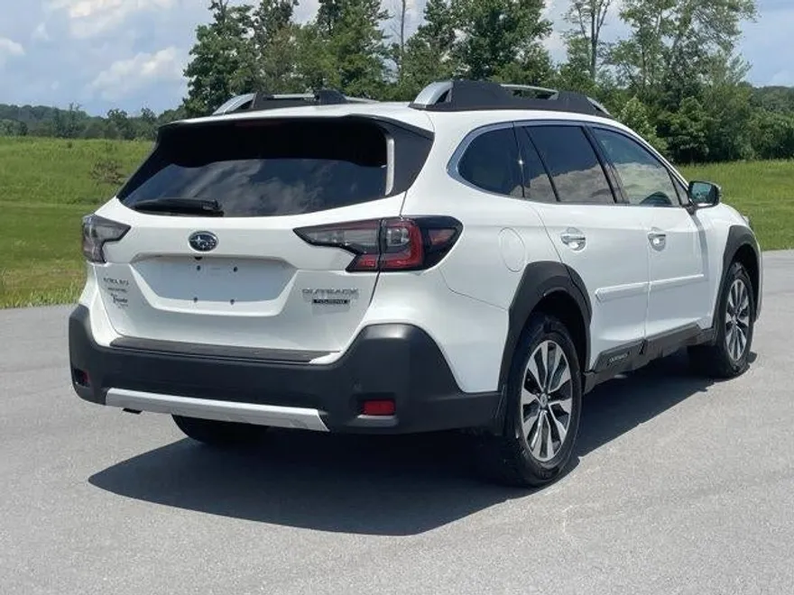 2024 Subaru Outback Touring photo 1