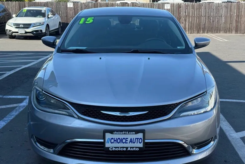 2015 Chrysler 200 Limited photo 1