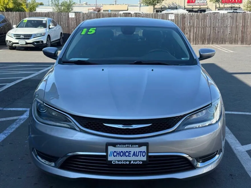 2015 Chrysler 200 Limited photo 1
