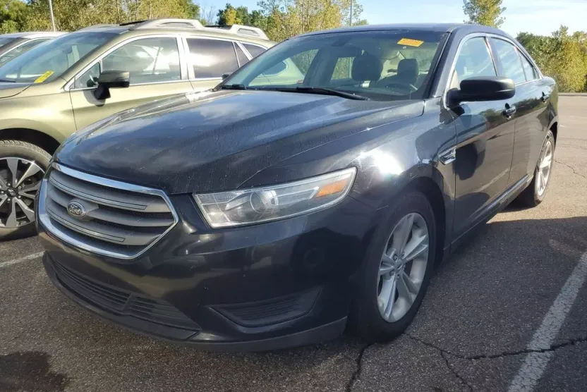 2017 Ford Taurus SE photo 1