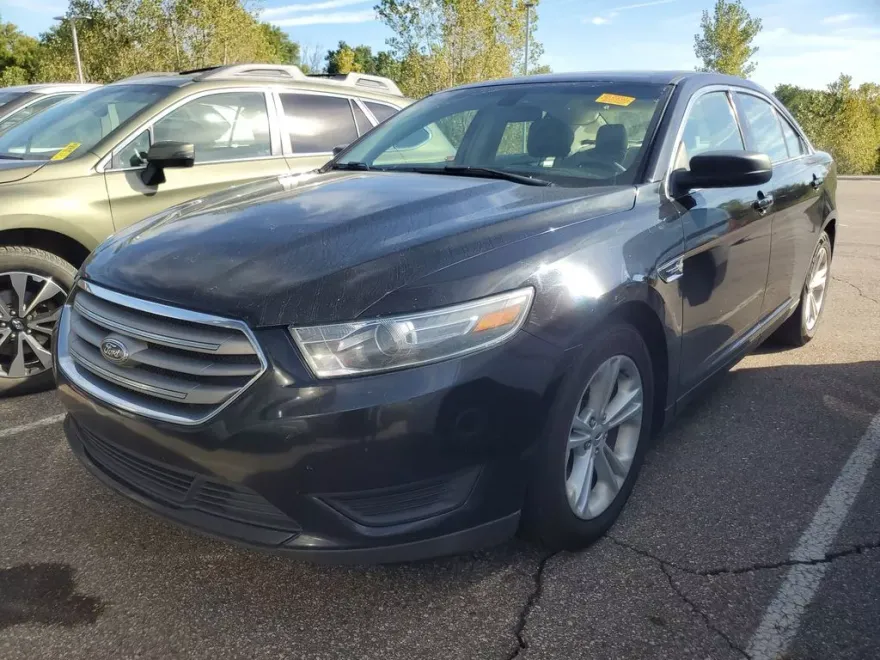 2017 Ford Taurus SE photo 1