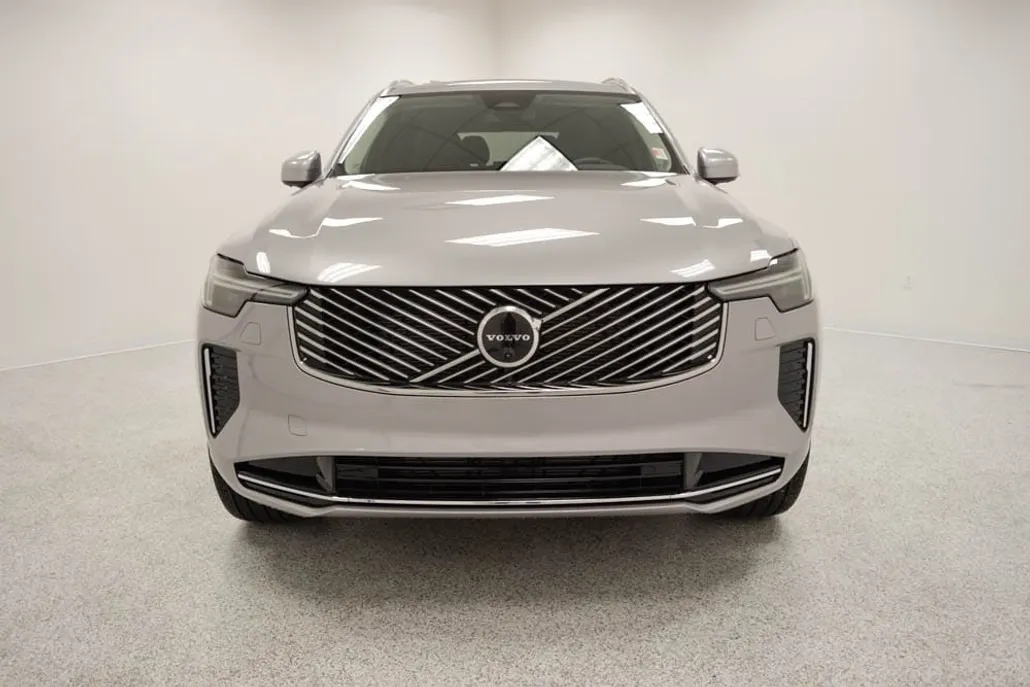 2026 Volvo XC90 Plus photo 1