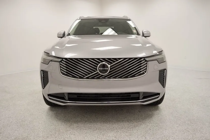 2026 Volvo XC90 Plus photo 1