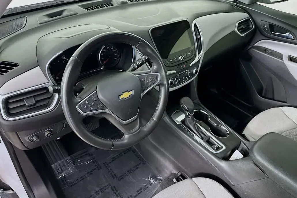 2022 Chevrolet Equinox LT photo 1