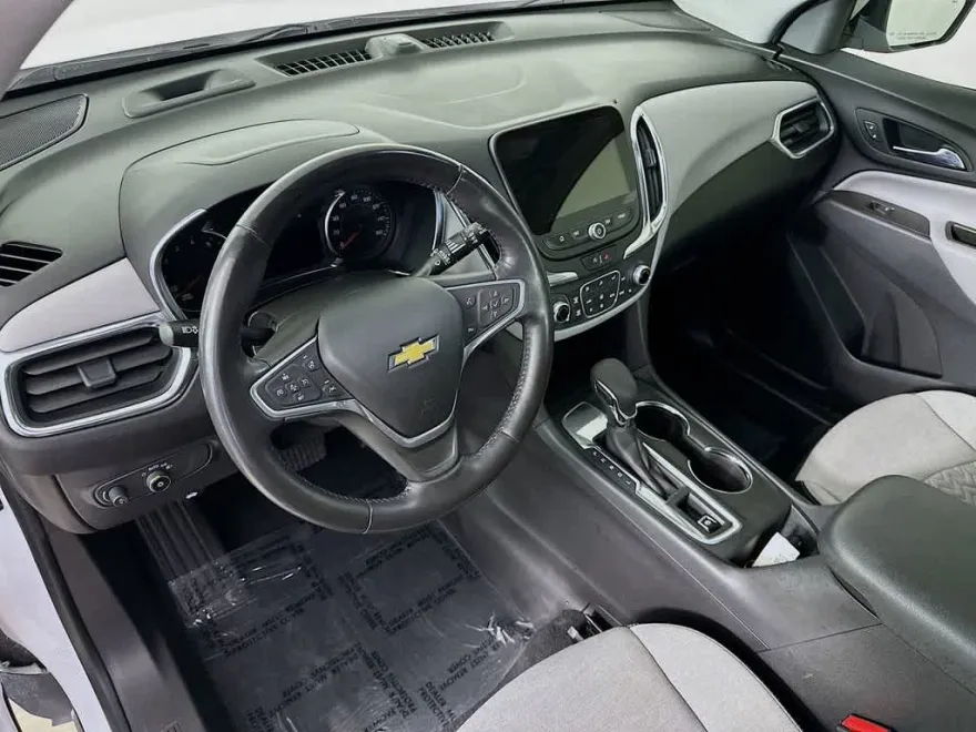 2022 Chevrolet Equinox LT photo 1