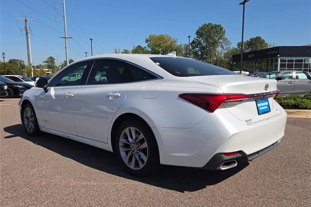 2019 Toyota Avalon XLE photo 1