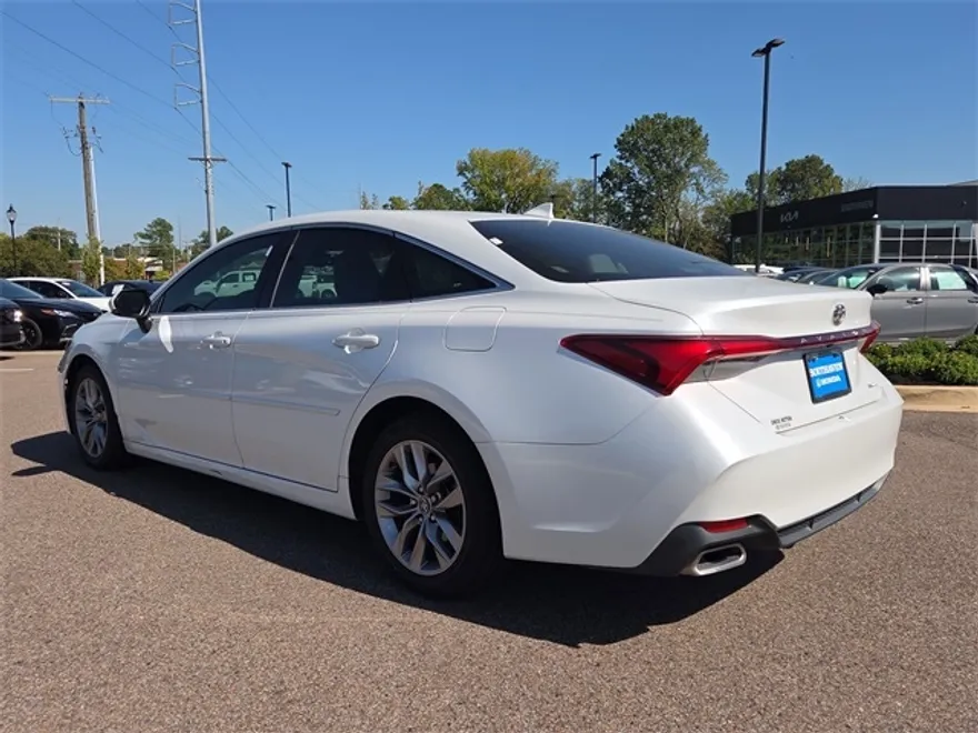 2019 Toyota Avalon XLE photo 1