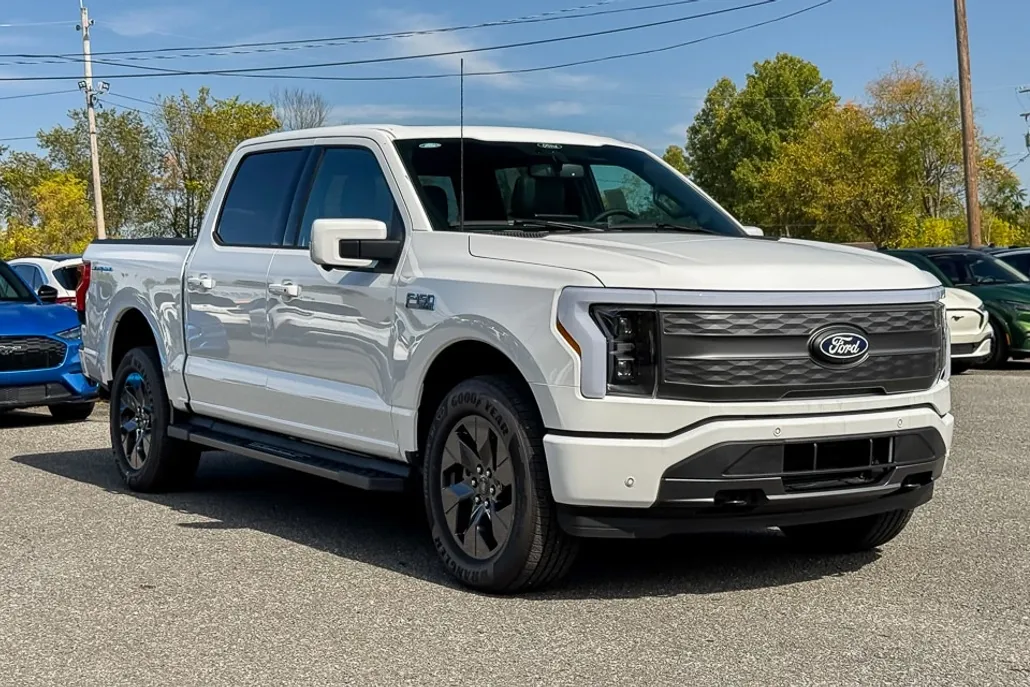 2025 Ford F-150 Lightning Lariat photo 1
