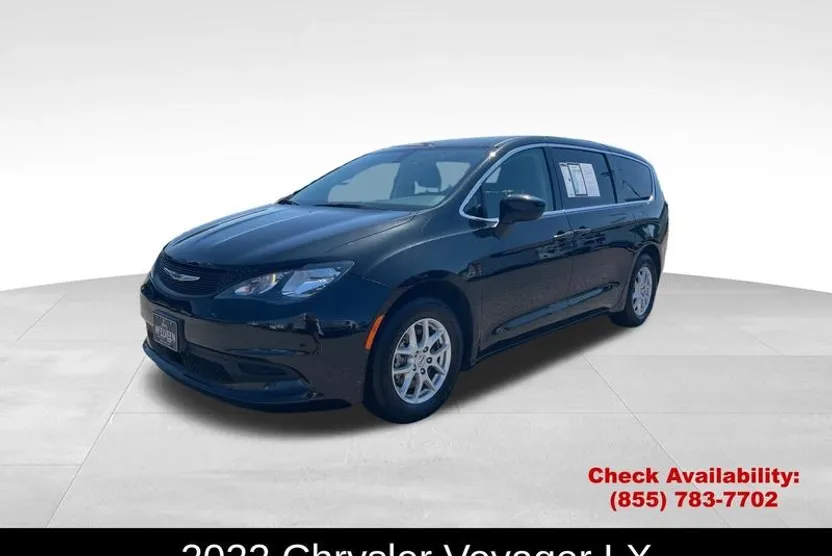 2022 Chrysler Voyager LX photo 1
