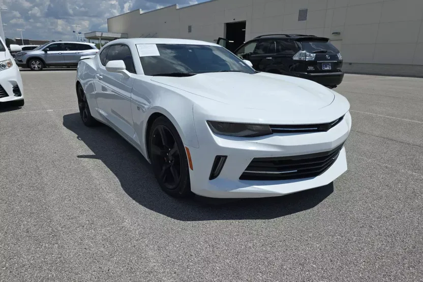 2018 Chevrolet Camaro 2LT photo 1