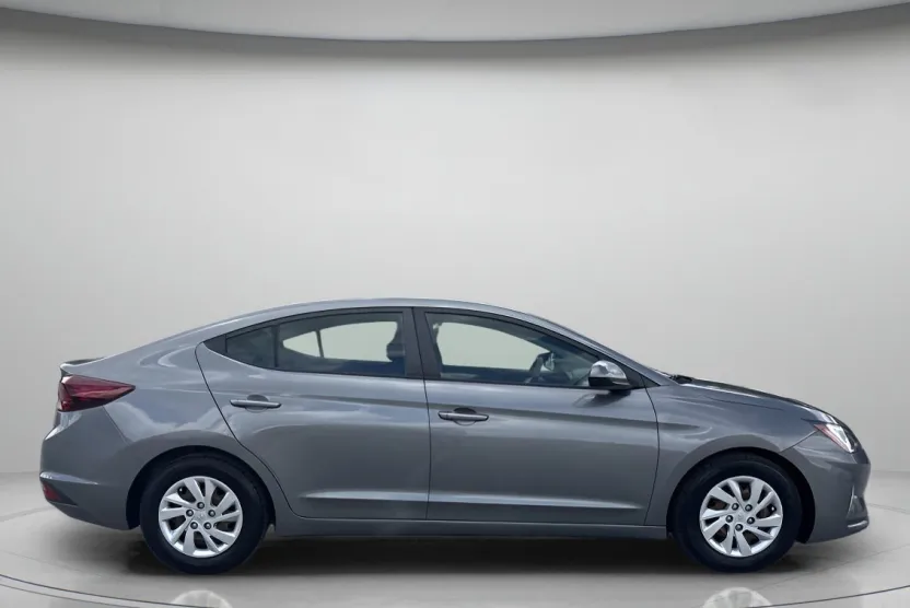 2019 Hyundai Elantra SE photo 1