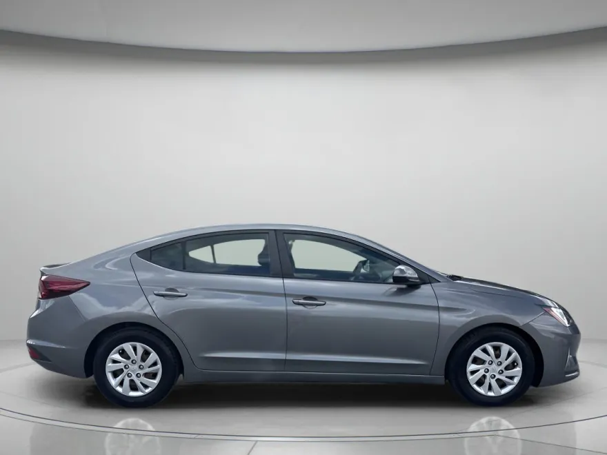 2019 Hyundai Elantra SE photo 1