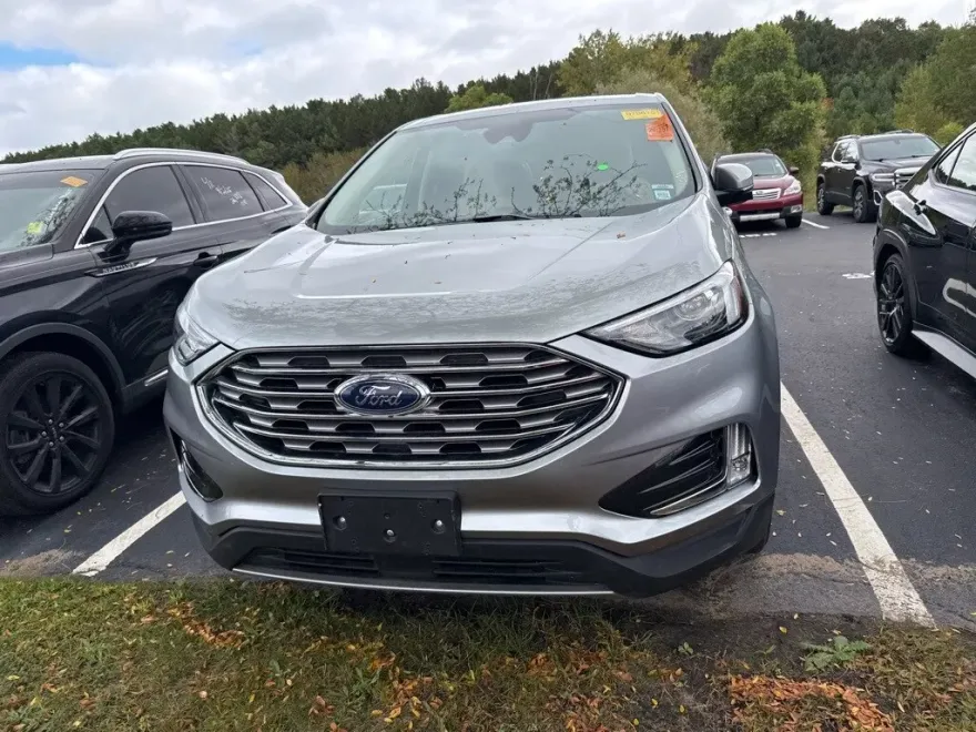 2022 Ford Edge SEL photo 1