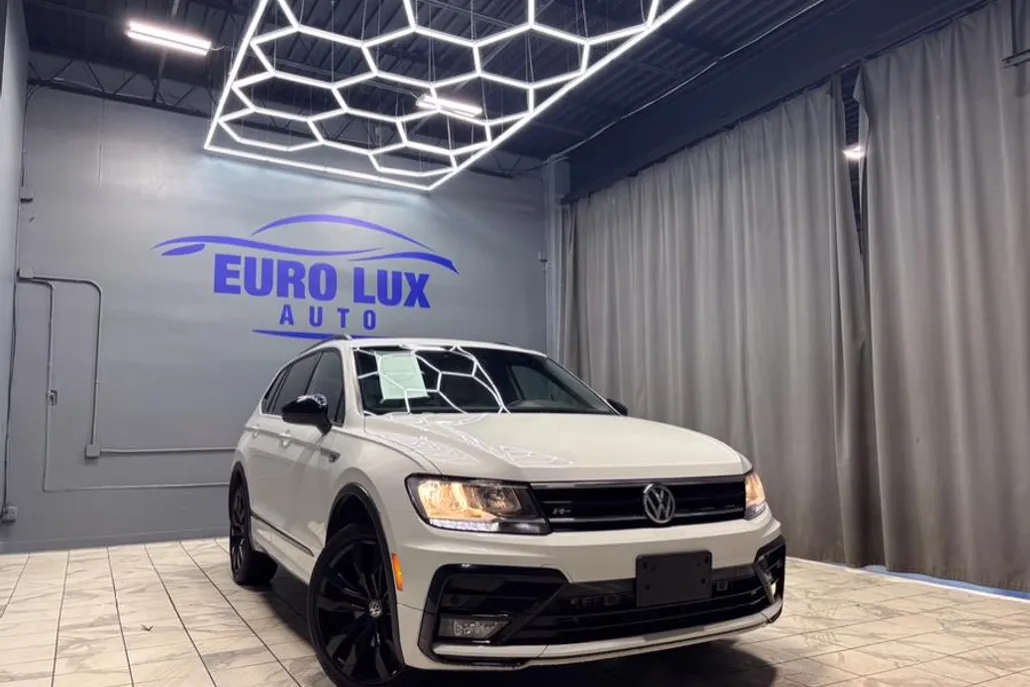 2021 Volkswagen Tiguan SE R-Line Black photo 1