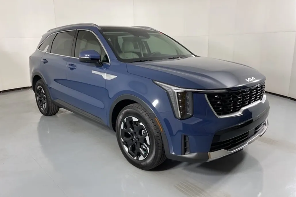 2025 Kia Sorento S photo 1