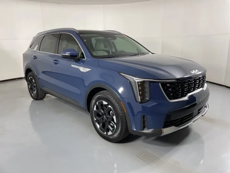 2025 Kia Sorento S photo 1