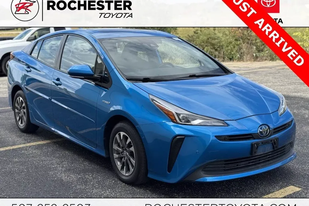 2019 Toyota Prius Limited photo 1