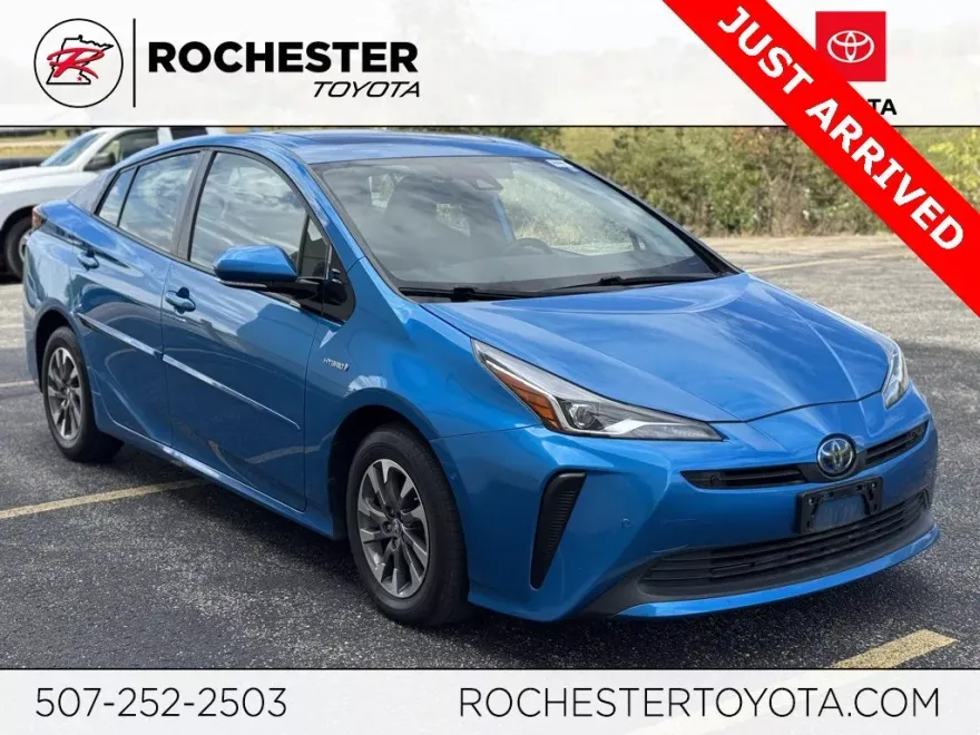 2019 Toyota Prius Limited photo 1