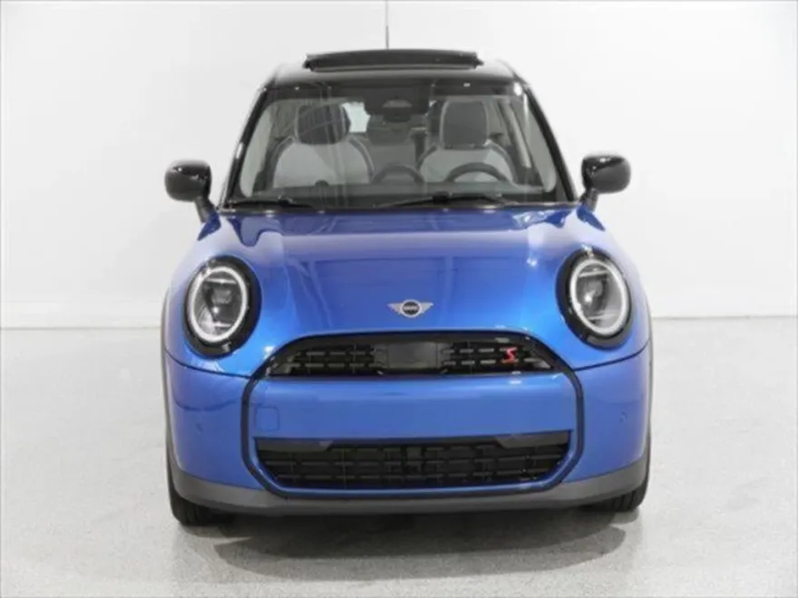 2025 Mini Cooper 4 Door Hardtop Signature photo 2