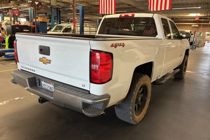 2018 Chevrolet Silverado 1500 LT photo 1