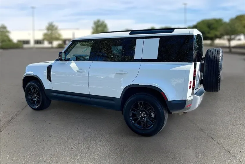 2025 Land Rover Defender S photo 1
