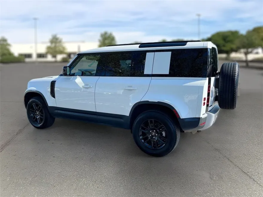 2025 Land Rover Defender S photo 1