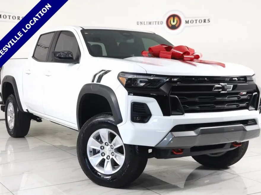 2023 Chevrolet Colorado Z71 photo 1