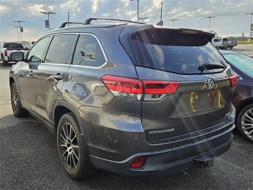 2018 Toyota Highlander SE photo 1