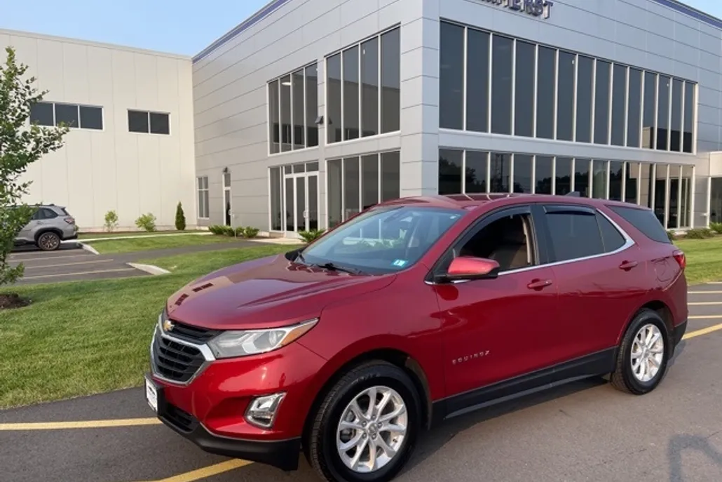 2020 Chevrolet Equinox LT photo 1